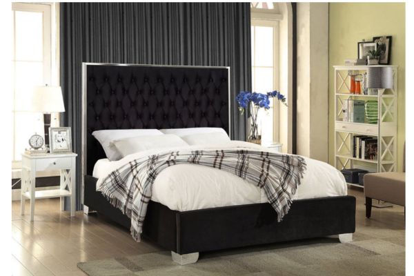 5542 Black Upholstered Platform Bed