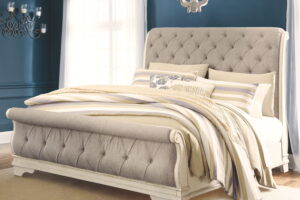 Realyn - Upholstered Sleigh Bed