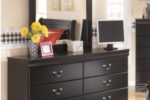 Huey Vineyard - Dresser, Mirror - Black
