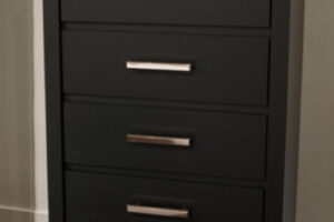 Shoralli - Five Drawer Chest - Black