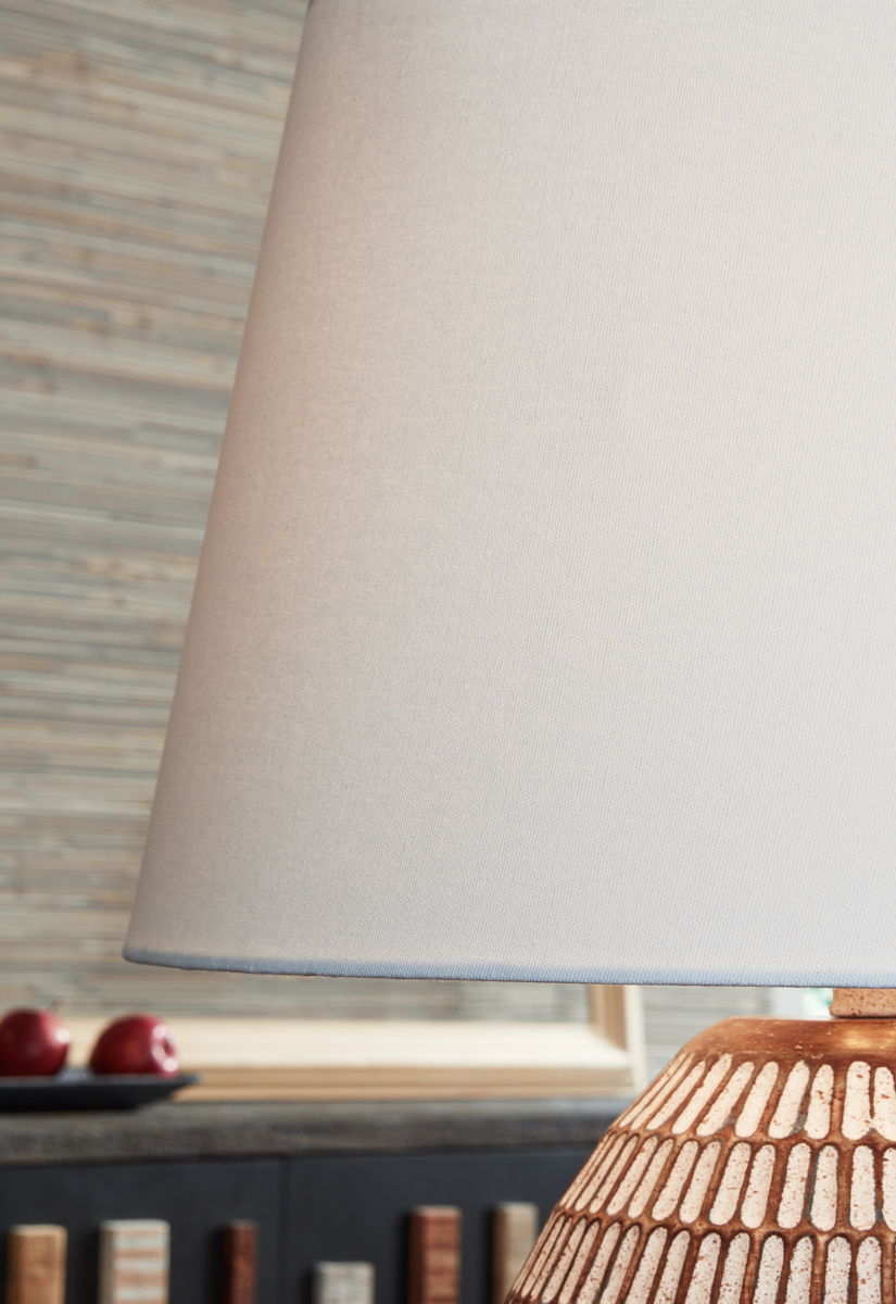 Darrich - Metal Table Lamp - Beige / White - Image 4