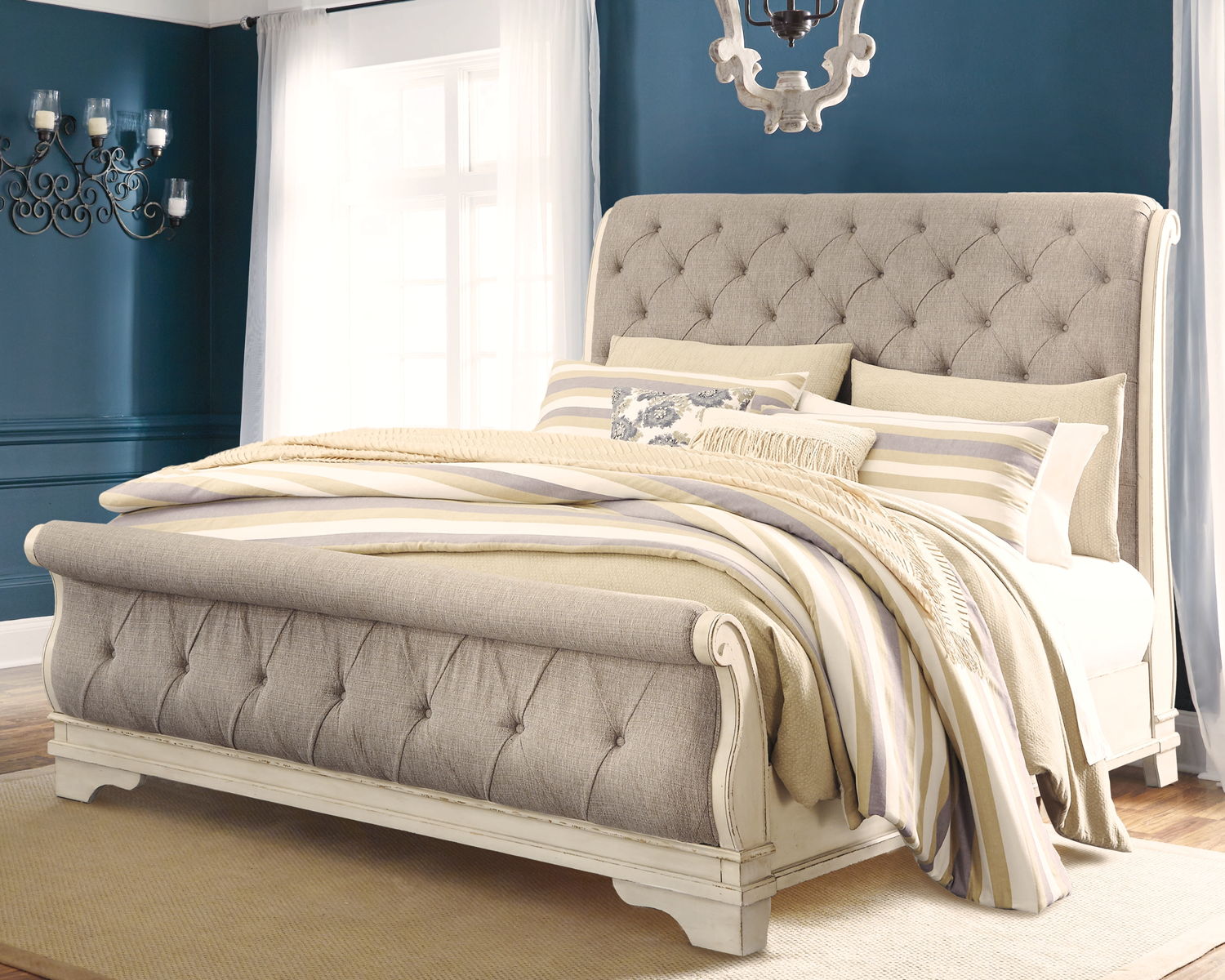 Realyn - Upholstered Sleigh Bed - Image 3