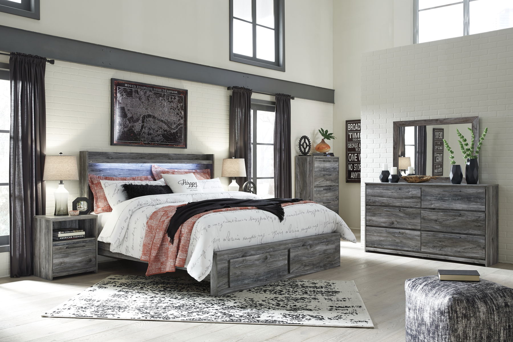 Baystorm - 5 Pc. - Chest, King Panel Bed with 2 Storage Drawers - Gray