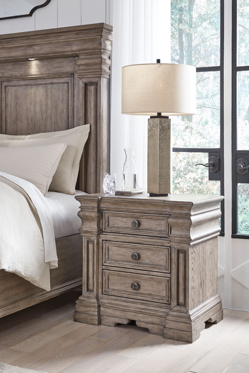 Blairhurst - Three Drawer Night Stand - Light Grayish Brown - Image 2
