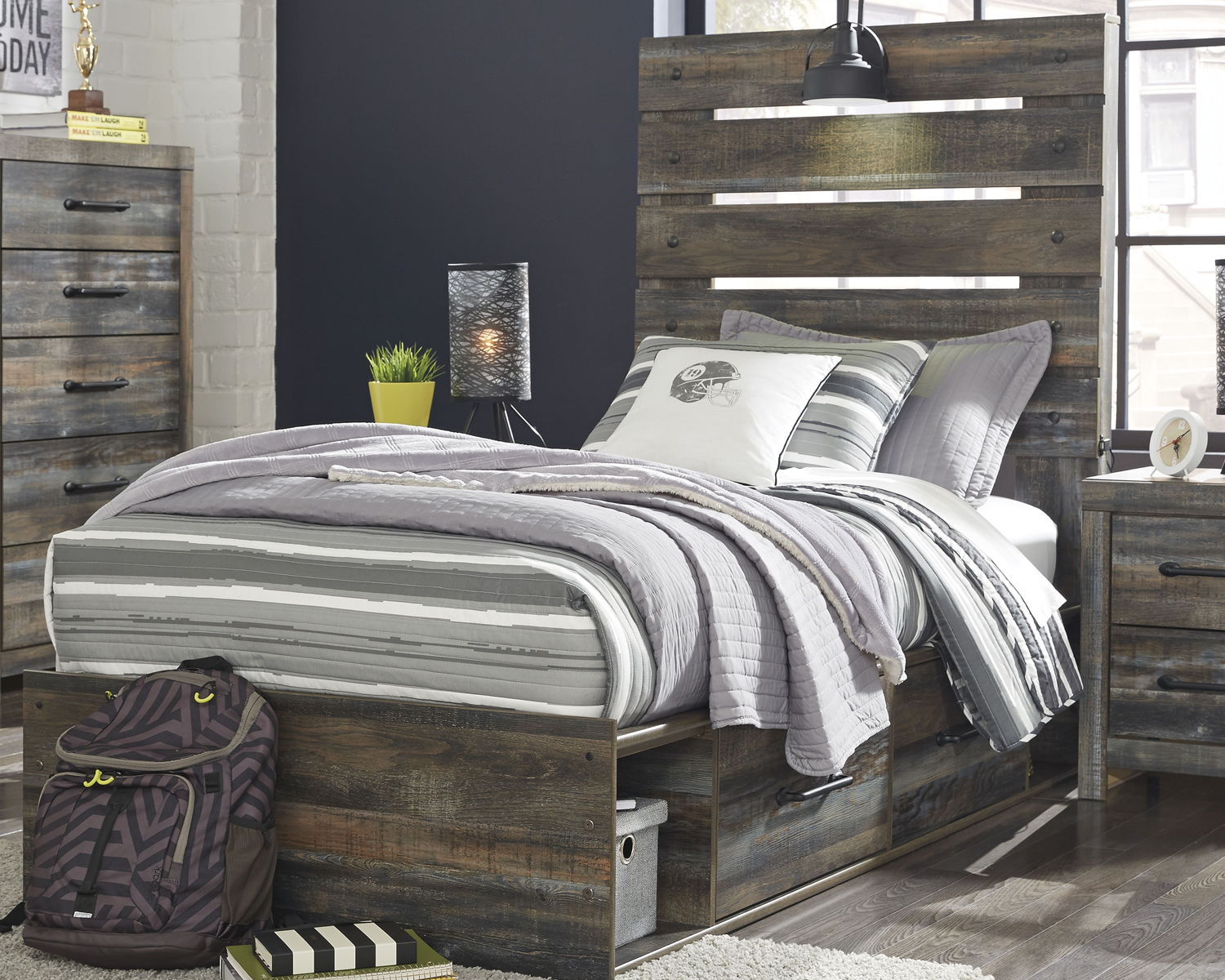 Drystan - Panel Bed - Image 4