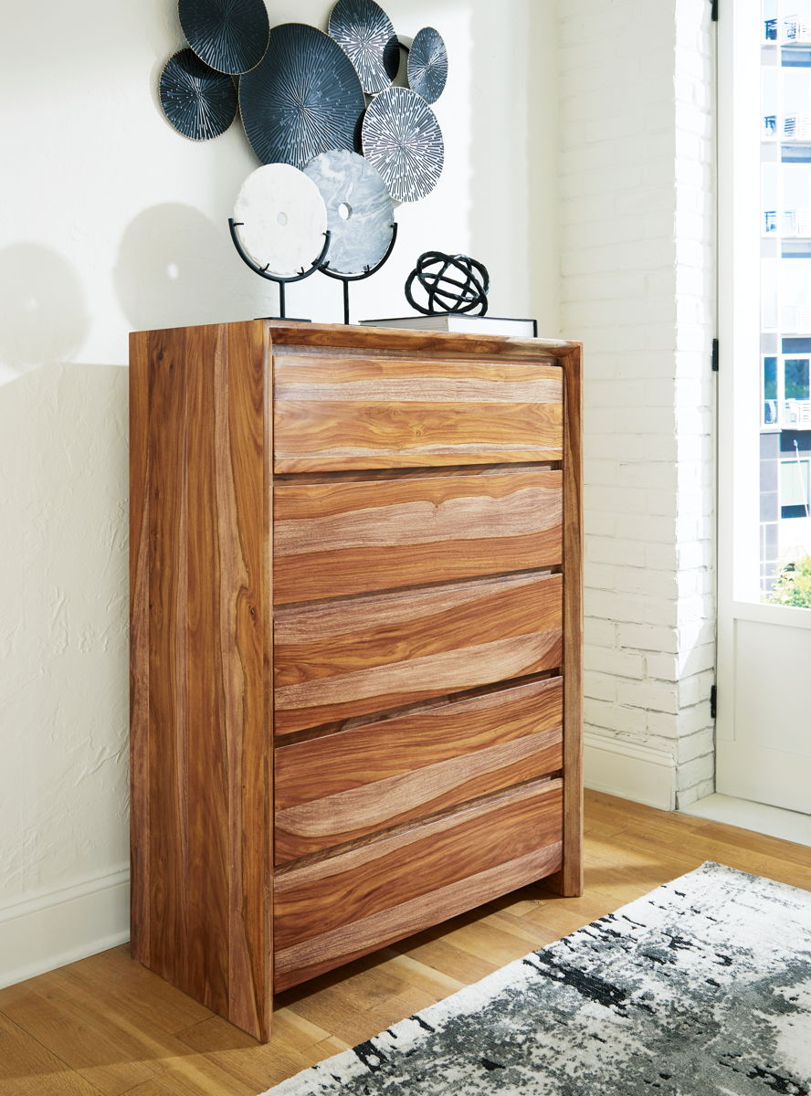 Dressonni - Five Drawer Chest - Brown - Image 4