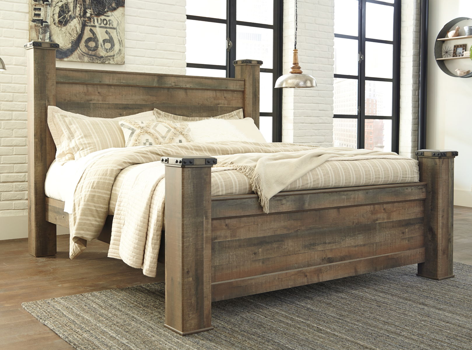 Trinell - Poster Bed - Image 3