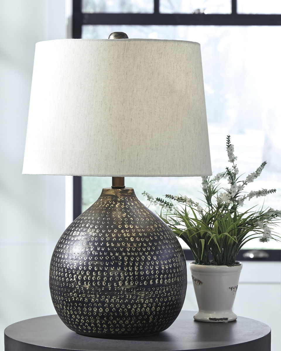 Maire - Metal Table Lamp - Black / Gold Finish - Image 3