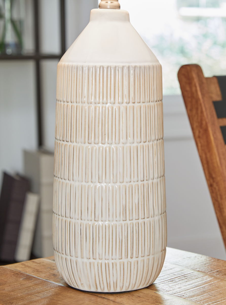 Willport - Ceramic Table Lamp (Set of 2) - Off White - Image 4