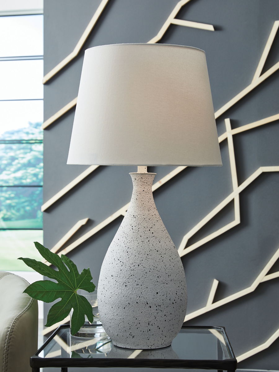 Wyattford - Metal Table Lamp - White / Black - Image 4