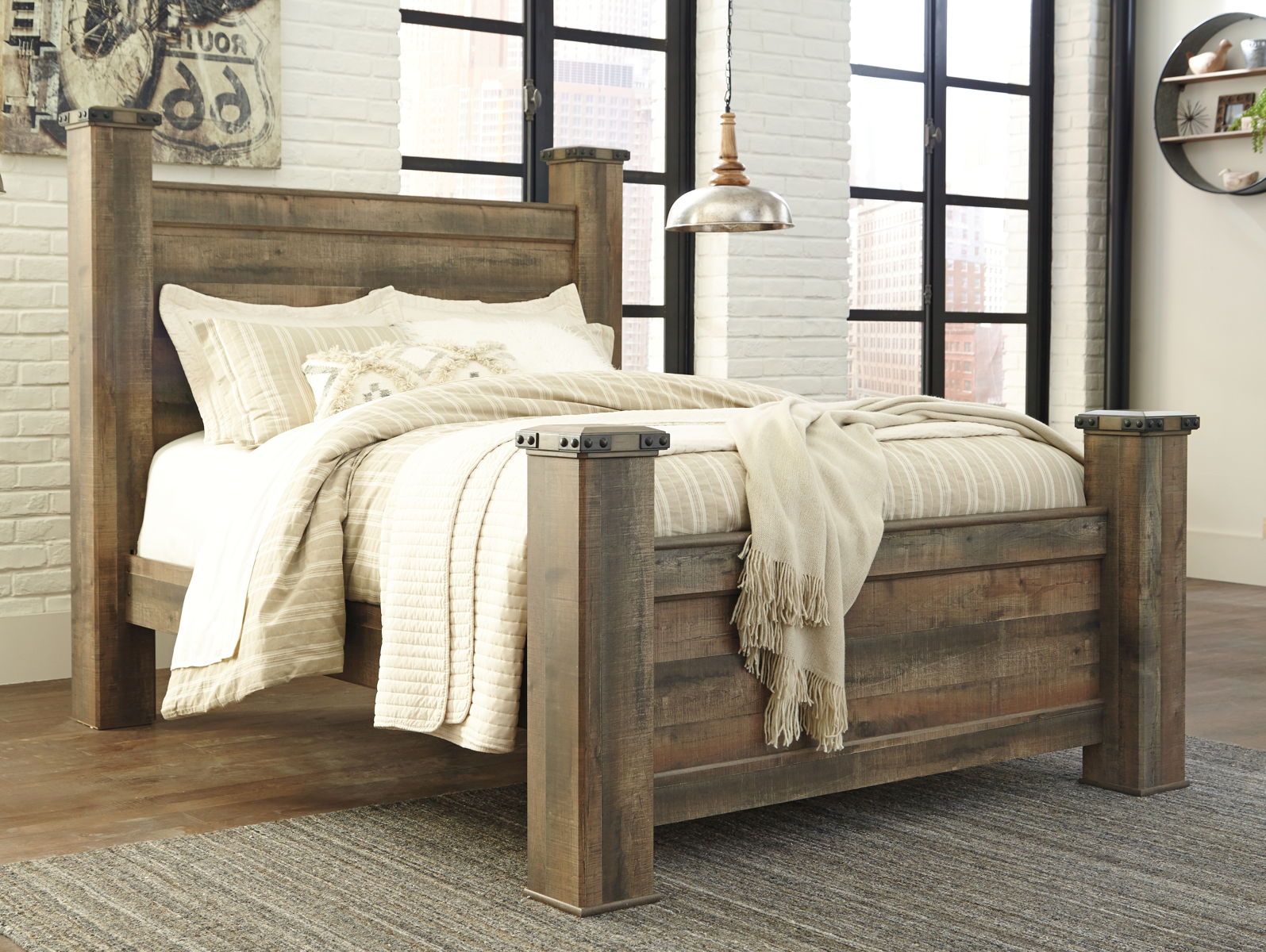 Trinell - Poster Bed - Image 2