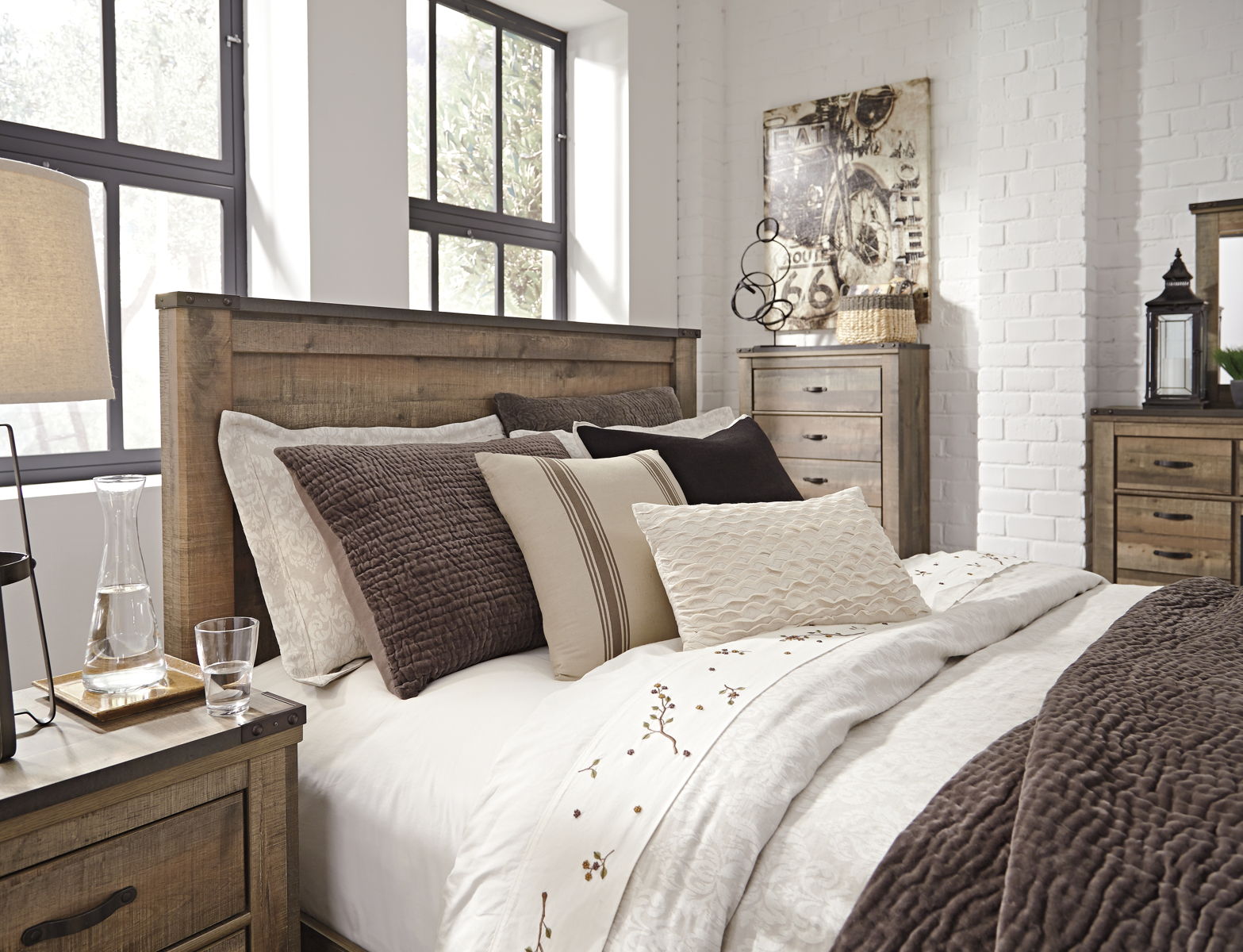Trinell - Panel Bed - Image 18