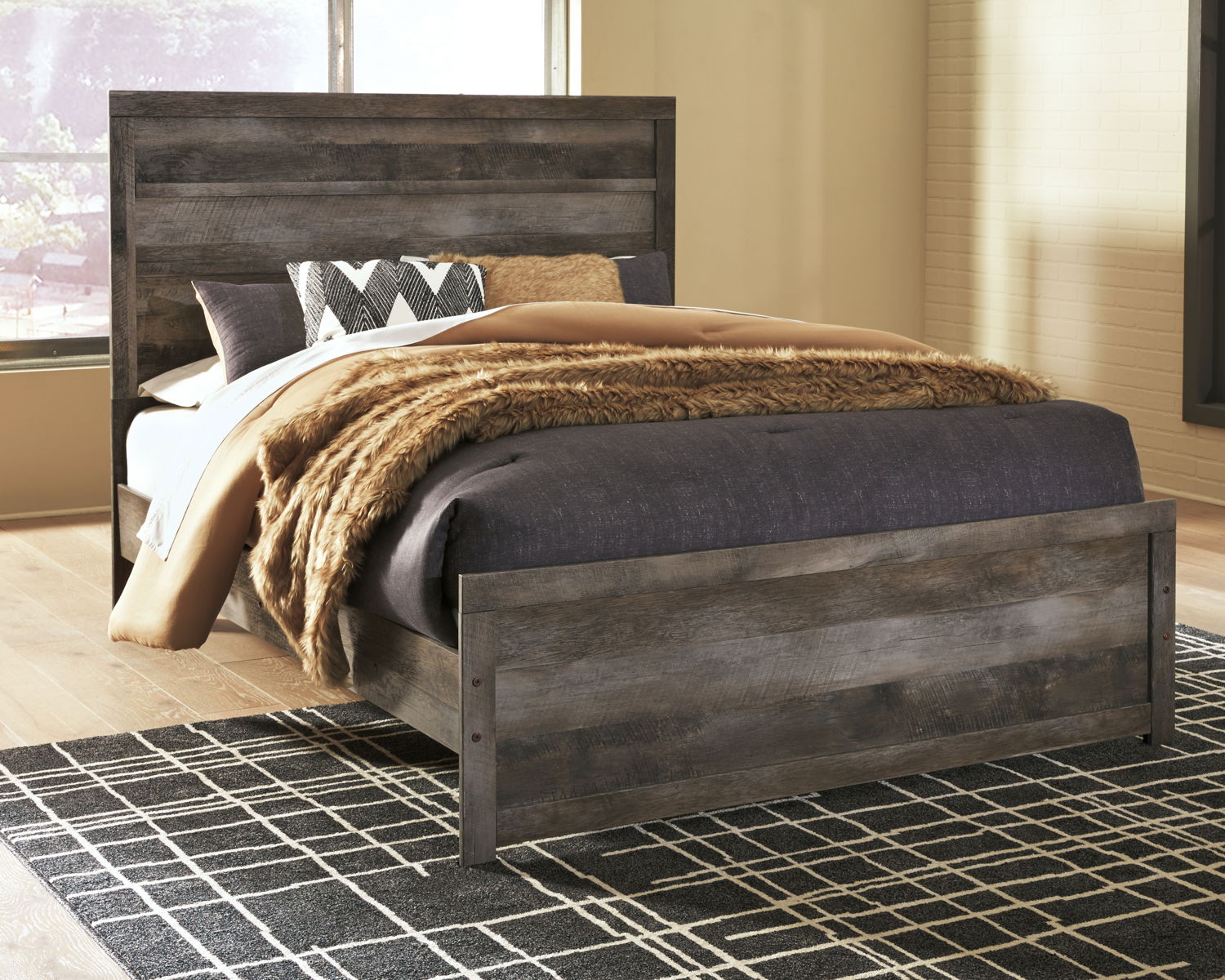 Wynnlow - Panel Bed - Image 2