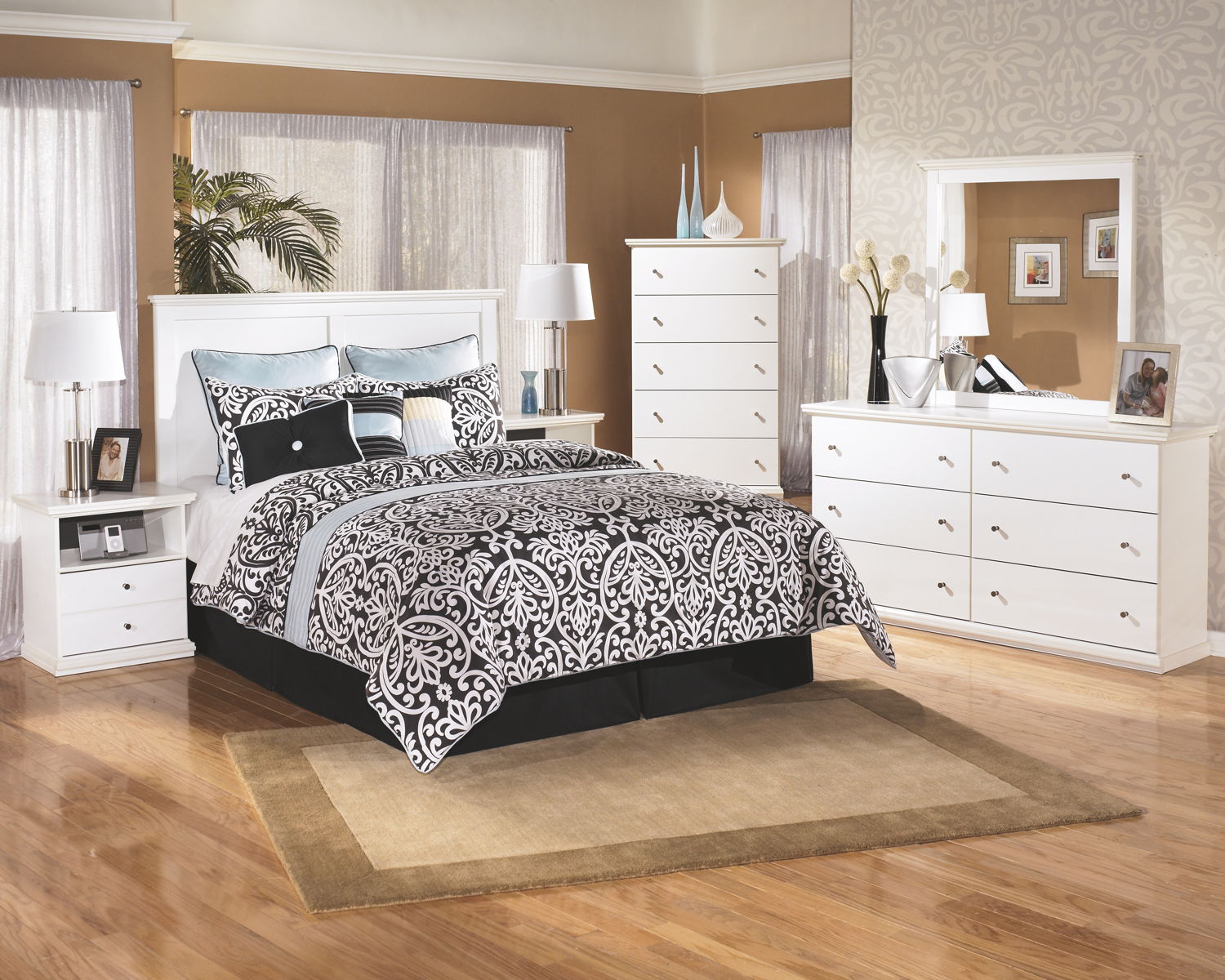 Bostwick Shoals - Five Drawer Chest - White - Image 2